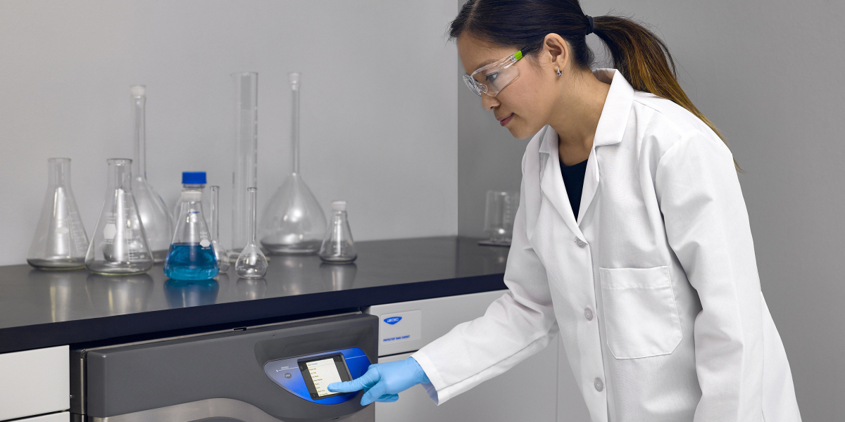 Undercounter FlaskScrubber Glassware Washer, with Scientist Using Touch Screen